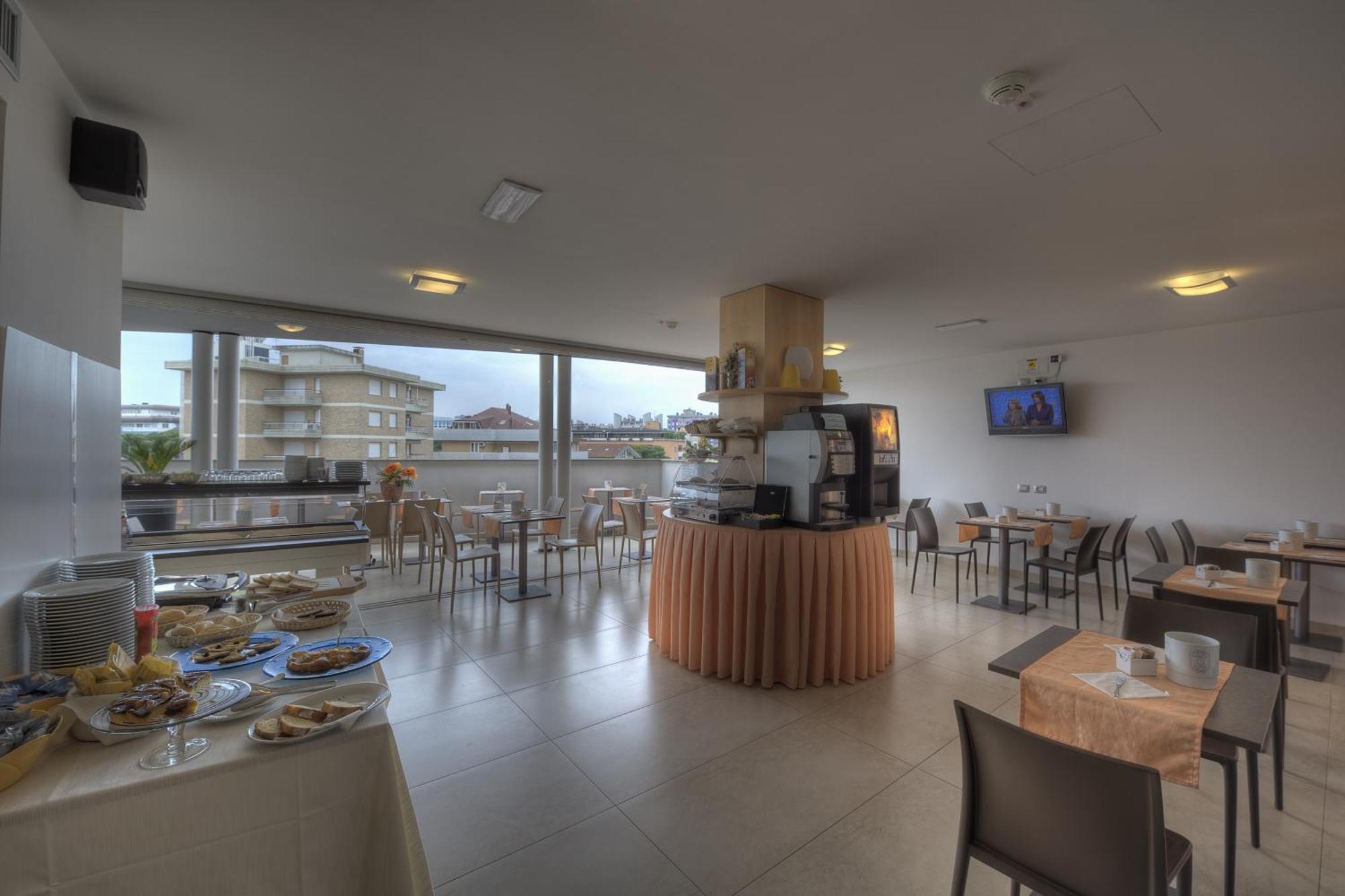 Hotel Pasha Lignano Sabbiadoro Exterior foto
