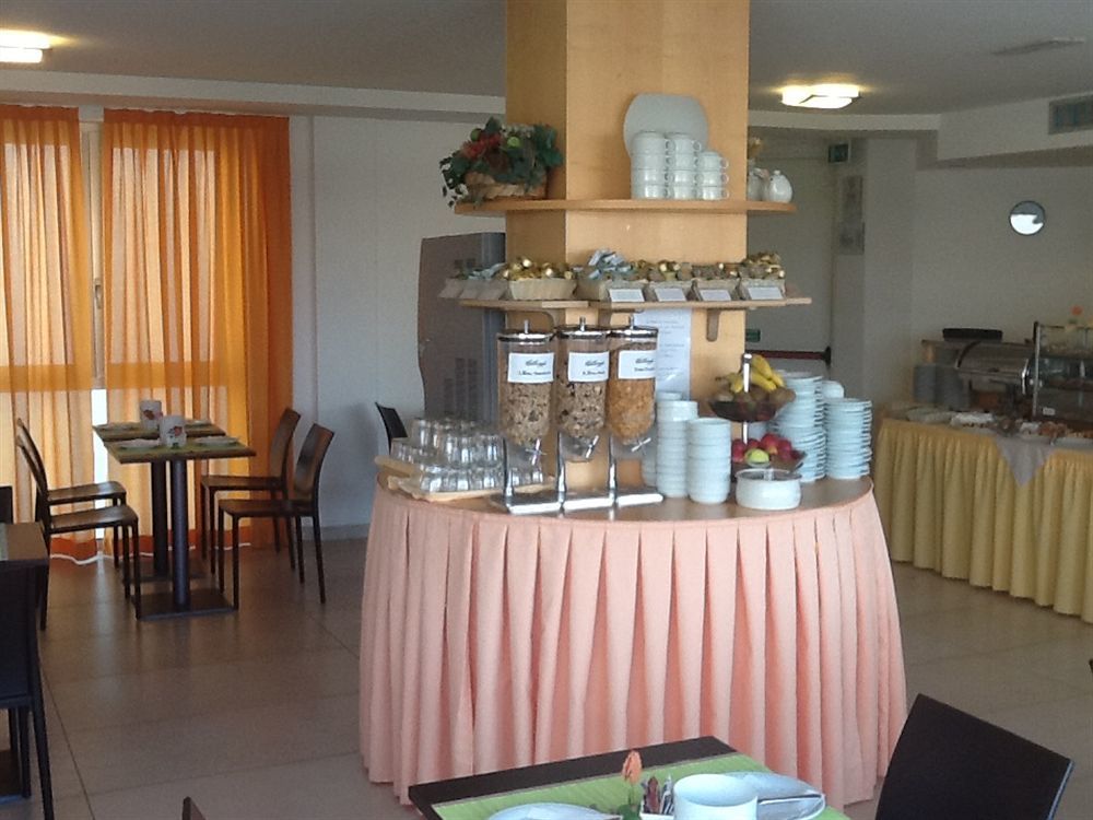 Hotel Pasha Lignano Sabbiadoro Exterior foto